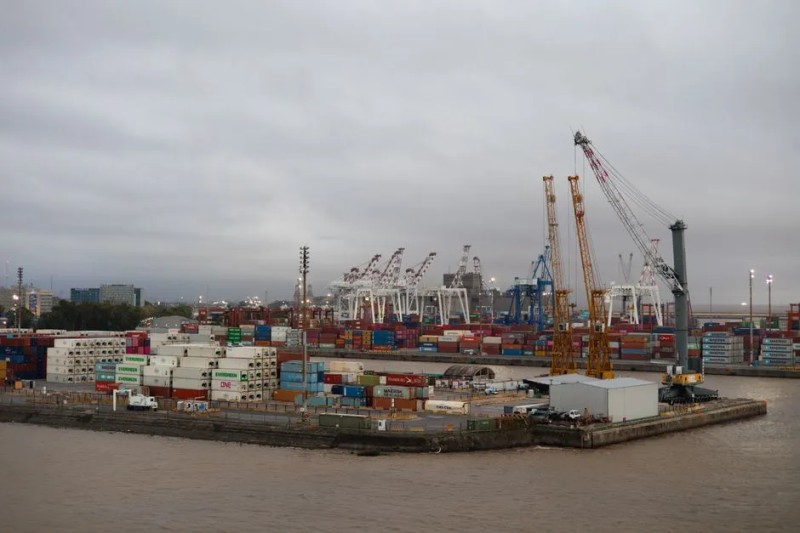 Estrategia completa para la declaración de aduanas y logística de equipos importados: reducir el costo del tiempo de adquisición de grúas de excavadoras