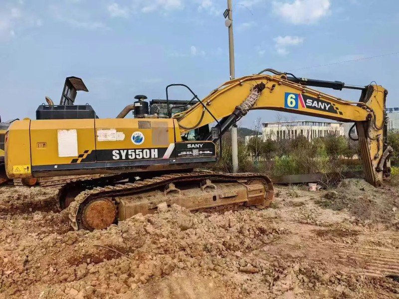 [Definitivamente con martillo] Excavadora a gran escala Sany550H con martillo de trituración Eddie200 a finales de 2020, una máquina de trituración de tierras de 8200 horas, dos usos
